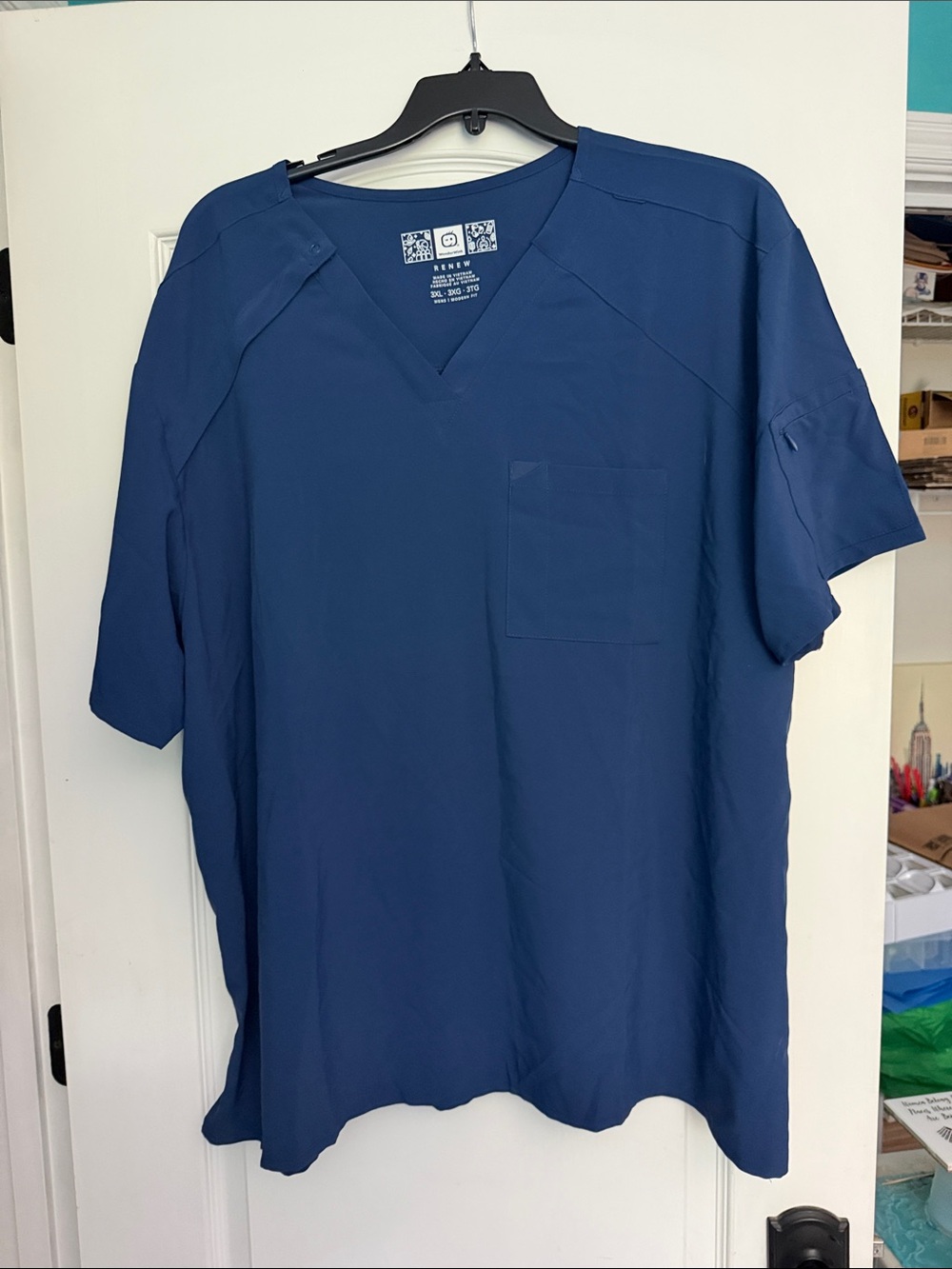 WonderWink Men's V-Neck Scrub Top in Navy